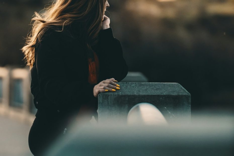 woman standing and looking her left side